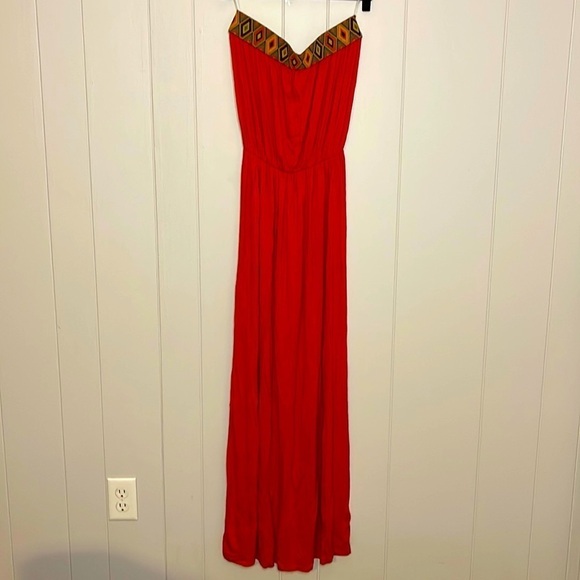 Swell Strapless Dress - Picture 2 of 6